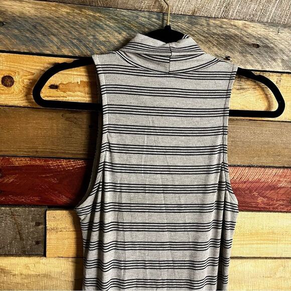 Windsor Gray And Black Stripe Mock Neck Midi Dress Size‎ Large - Picture 4 of 7